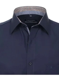Chemise marine unie en coton avec un col américain et une coupe droite