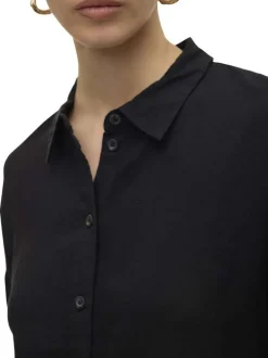 Chemise noire à coupe ajustée pourvu d'un col à revers et de manches 3/4
