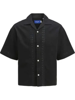 Chemise noire unie avec une coupe droite à col français et des boutons