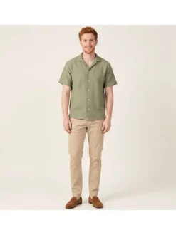Chemise olive en crochet pourvue d'un col cubain et de manches courtes