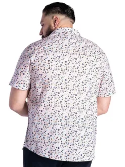 Chemise rose avec une coupe droite et un col français à manches courtes