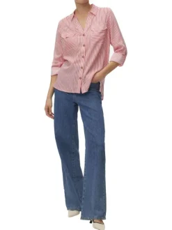 Chemise rose à coupe ajustée pourvue d'un col à revers et de manches longues