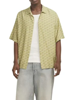 Chemise tilleul imprimé avec une coupe droite à col français