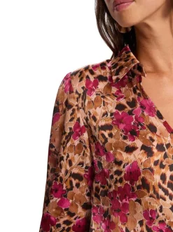 Chemisier beige à motifs fleuris avec un col à rabats et cache coeur