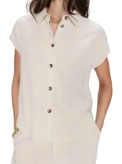 Chemisier beige uni avec une coupe droite et un col à revers