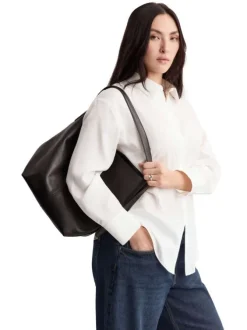 Chemisier beige uni avec une coupe droite et un col à revers