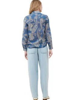 Chemisier en coton biologique bleu floral avec une coupe droite
