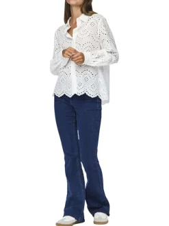 Chemisier en coton blanc uni à dentelle avec une coupe droite et un col à revers