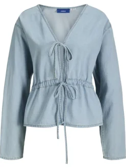 Chemisier en coton bleu clair pourvu d'un col v et de manches longues