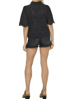 Chemisier en coton noir uni avec une coupe droite et un col à revers