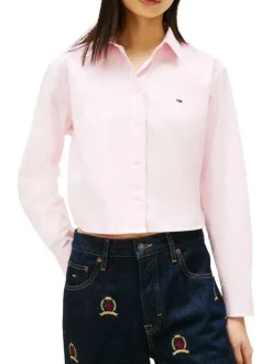 Chemisier en coton rose uni avec une coupe droite et un col à revers