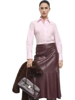 Chemisier en coton rose uni avec une coupe droite et un col à revers