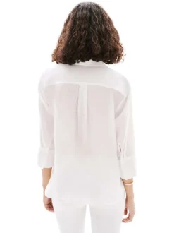 Chemisier en lin blanc uni avec une coupe droite et un col à revers