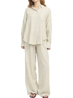 Chemisier en lin mélangé beige à rayures fines avec une coupe oversize