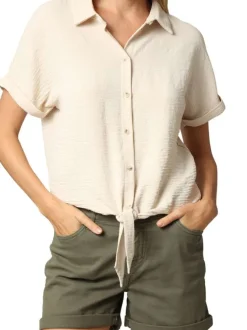 Chemisier à manches courtes beige uni à coupe fluide et noué sur le bas