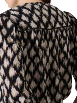 Chemisier noir et taupe avec un imprimé de losanges abstraits