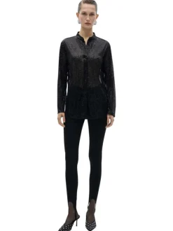 Chemisier noir uni avec une coupe droite à col français et des manches longues