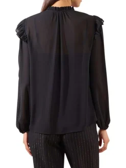 Chemisier noir uni avec une coupe fluide et un col montant à volants