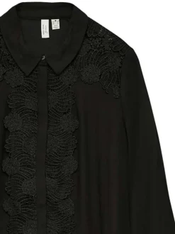 Chemisier noir uni d'empiècements de guipure avec boutonnière cachée