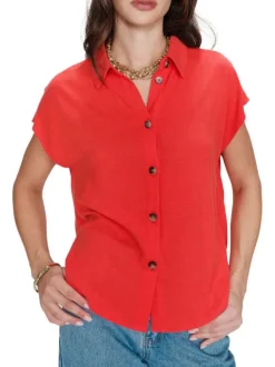 Chemisier rouge uni avec une coupe droite et un col à revers