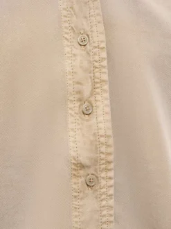 Chemisier taupe uni avec une coupe oversize et un col cubain