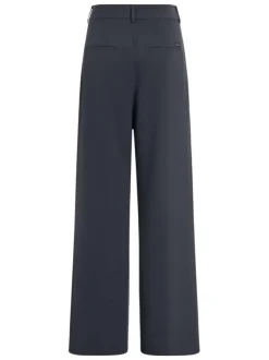 Chino bleu ardoise avec un aspect satiné et une coupe fluide