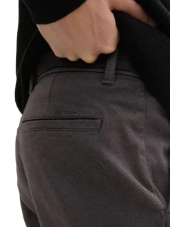 Chino en coton anthracite uni à coupe ajustée avec poches à l'italienne