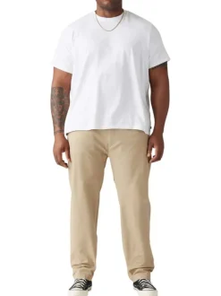 Chino en coton beige uni avec une coupe regular fit et des passants