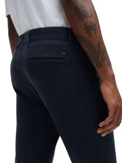 Chino en coton bleu marine uni avec une coupe slim fit et des passants