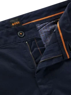 Chino en coton bleu marine uni avec une coupe slim fit et des passants