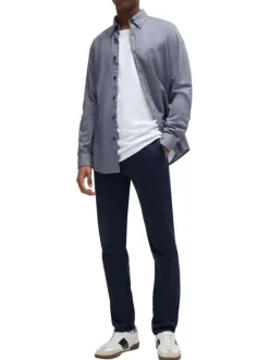Chino en coton bleu marine uni avec une coupe slim fit et des passants