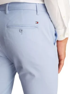 Chino en coton ciel uni à coupe slim et passants pour ceinture