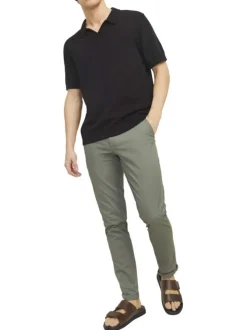 Chino en coton kaki uni avec une coupe droite et des passants pour ceinture