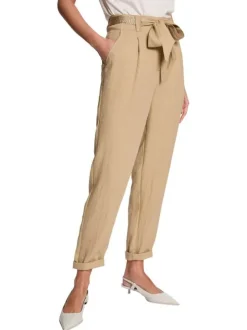 Chino en coton mélangé beige uni avec une coupe droite et une ceinture en tissu