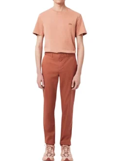 Chino en coton rouge brique uni avec une coupe slim fit et une taille mi-haute