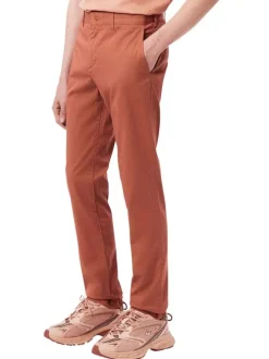 Chino en coton rouge brique uni avec une coupe slim fit et une taille mi-haute