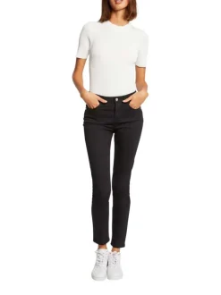 Chino noir uni avec une coupe slim et une fermeture zippée à bouton
