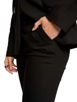 Chino noir uni à coupe cigarette avec 2 poches latérales et 2 plis marqués