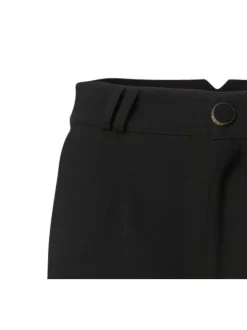 Chino slim noir uni avec une coupe fuselée et fermeture par bouton et zip