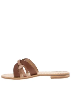 Claquettes en cuir marrons à talon décroché bas avec le nom de la marque