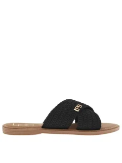 Claquettes noires en tressage avec le logo doré et à semelle plate