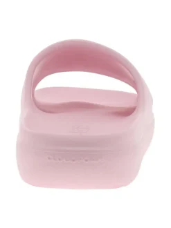 Claquettes roses à talon plat avec le logo de la marque embossé dans la semelle