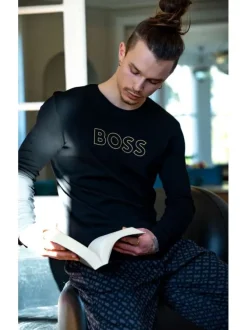 Coffret pyjama long en coton noir imprimé avec une coupe fermée un col rond