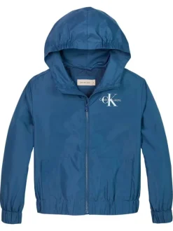 Coupe-vent à capuche zippé bleu uni avec une coupe droite et le logo imprimé