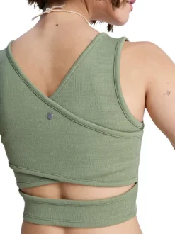 Crop top sans manche vert coupe moulante pourvu d'un col rond