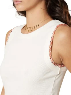 Débardeur écru uni pourvu d'une coupe ajustée et d'un col rond
