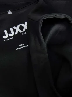 Débardeur noir uni avec une coupe près du corps et un col rond réversible