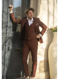 Derbies en cuir beiges à talon décroché bas avec des lacets ronds