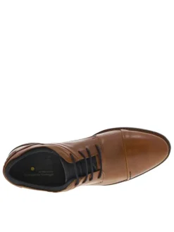 Derbies en cuir camels à bout rond avec un talon décroché bas