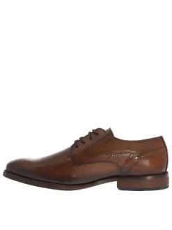 Derbies en cuir cognac avec un talon plat et des lacets ronds